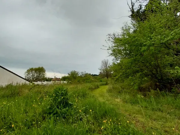 1000 m2 constructibles à proximité immédiate du bourg de Chancelade 