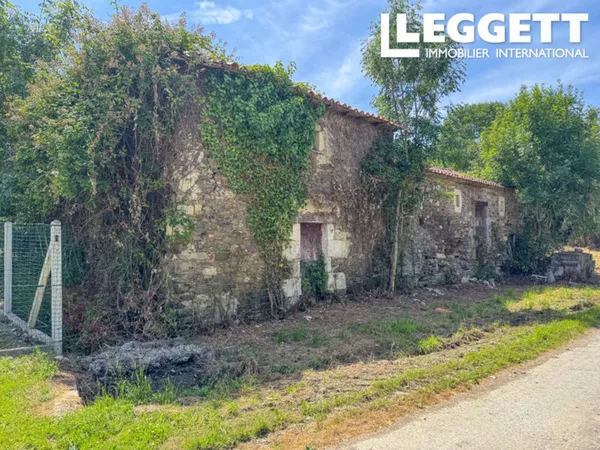 Ancienne maison et garage à rénover entièrement, demande de permis de construire, un total 