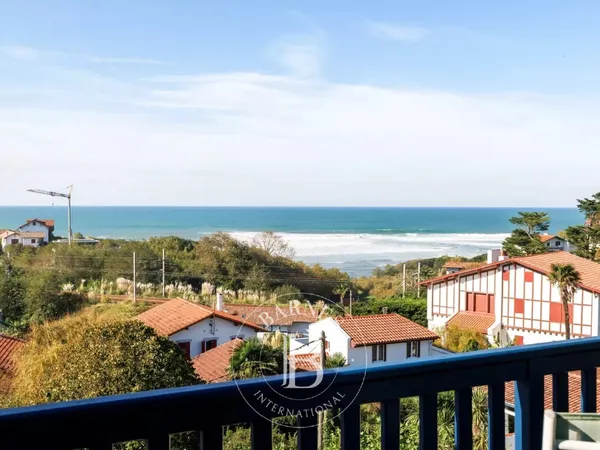 GUÉTHARY, APPARTEMENT DE 46 M² AVEC TERRASSE ET VUE SUR MER 