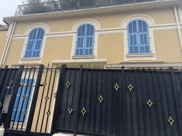 STUDIO MEUBLE AU MONT BORON - Entièrement refait à neuf - 18,16 