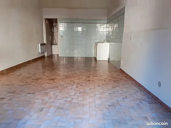 Studio 1 pièce 32 m² 