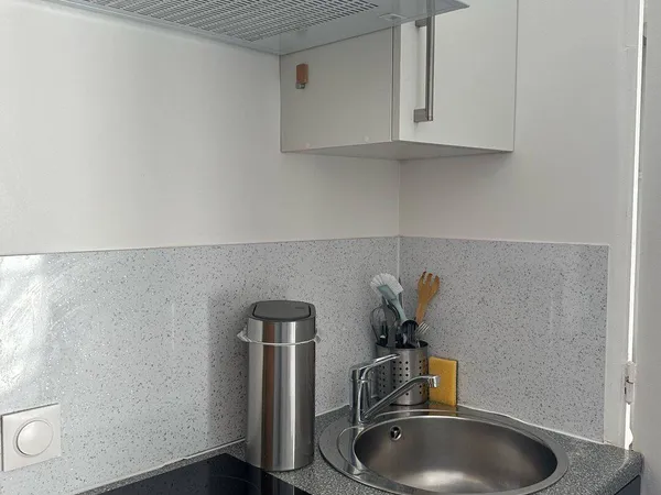 Studio 1 pièce 9 m² 