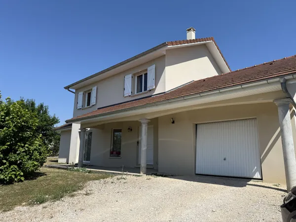 Maison 136m2 5 chambres sur 1558m2 de terrain avec piscine à 