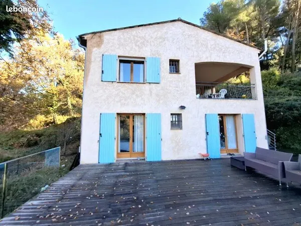 Maison 6 pièces 222 m² 