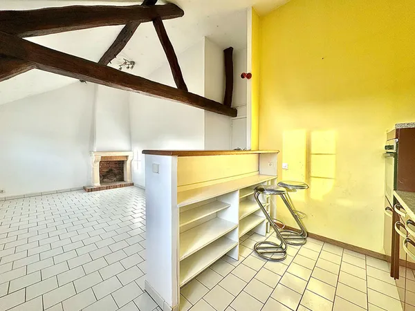 APPARTEMENT F3 À VENDRE PLEIN CENTRE DE VERNEUIL SUR AVRE. 