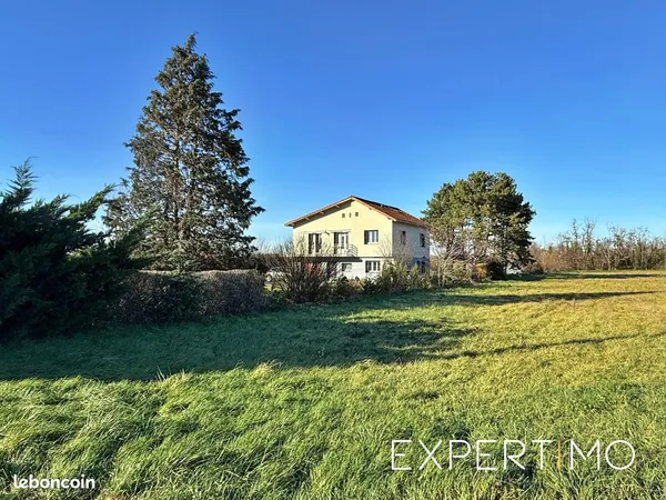 Propriété 8 pièces 209 m² 