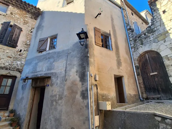 À louer Charmante maison de ville au coeur de Donzère 
