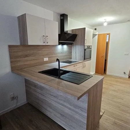 RARE - particulier loue duplex F3 de 75m2 bien agencé avec TERRASSE et GARAGE 