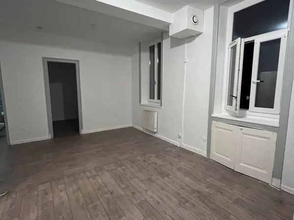 Appartement 37 m² - Centre-ville d'Oyonnax - Rez-de-chaussée - Entièrement refait à neuf 