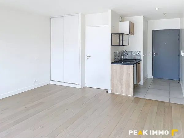Studio 1 pièce 30 m² 