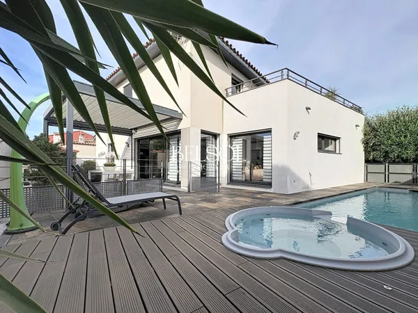 LE SOLER - ÉLEGANTE CONTEMPORAINE 4 FACES AVEC PISCINE 