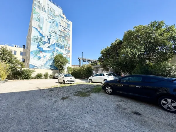 NIMES / SERGENT TRIAIRE - PARKING PRIVATIF 