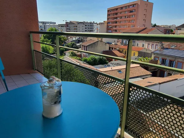 Loue studio meublé 18m² + parking + balcon - métro St Agne 