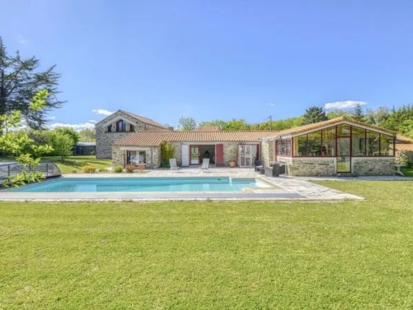 Maison 10 pièces 257 m²
