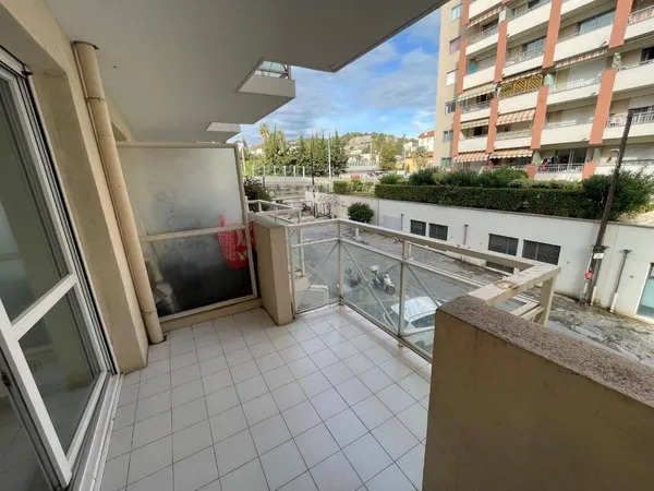 Studio 1 pièce 25 m² 