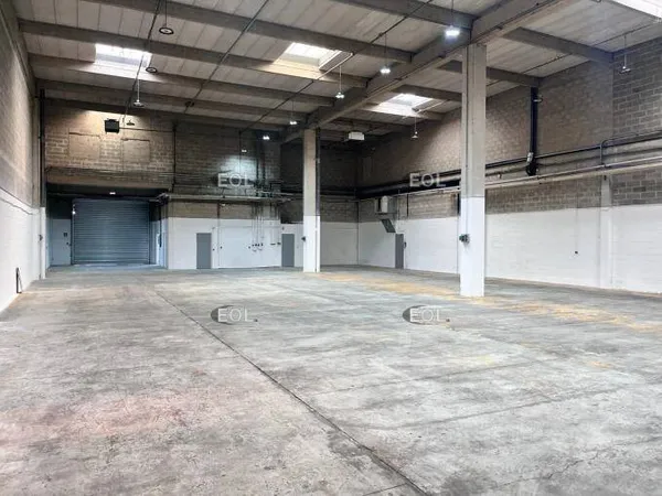Local d'activité 5 pièces 1057 m² 