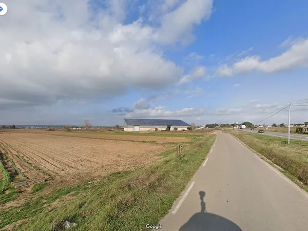 Loue terrain 23900 m2 