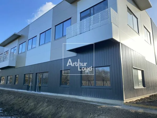 Local d'activité 5716 m² 
