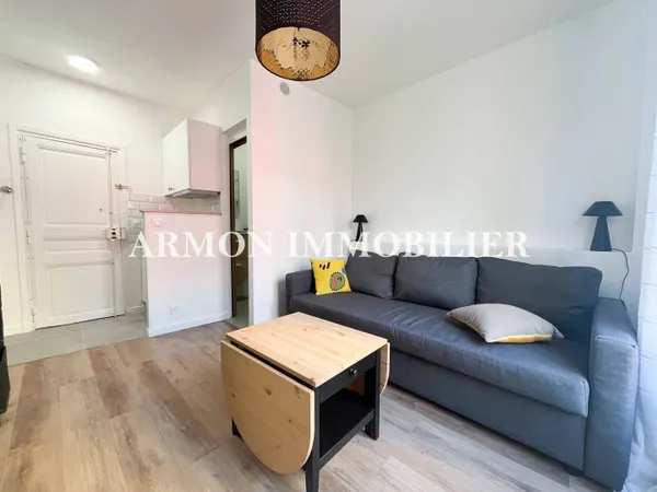Studio 1 pièce 14 m² 
