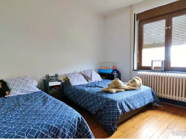 Grand F4 en rez-de-jardin avec Véranda et jardin privatif - Proche frontière 