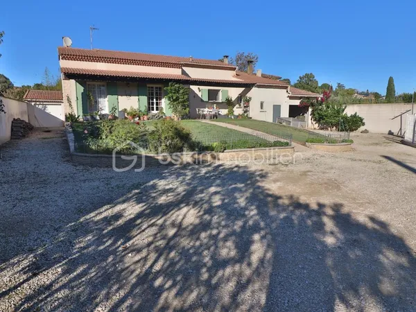 Villa 105m² habitable sur 1000m² de terrain, 4 chambres, piscine, garage, atelier 