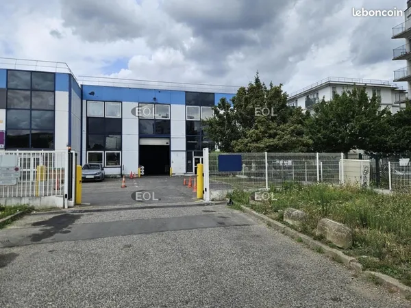 Local d'activité 635 m² 