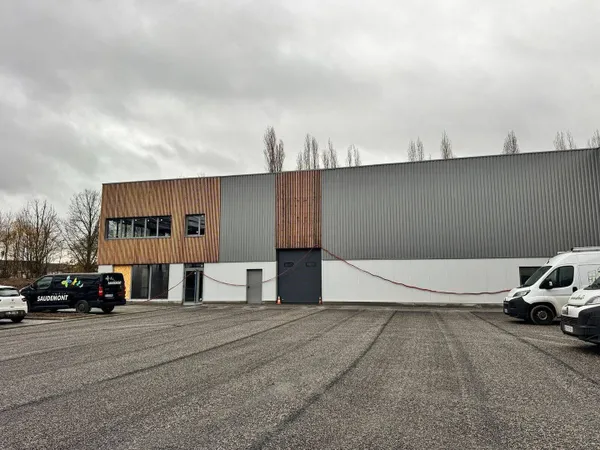 Entrepôt 706 m² 