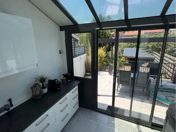 Maison mitoyenne meublée 2 chambres avec jardin - Quartier calme proche golf de Saint-Étienne 