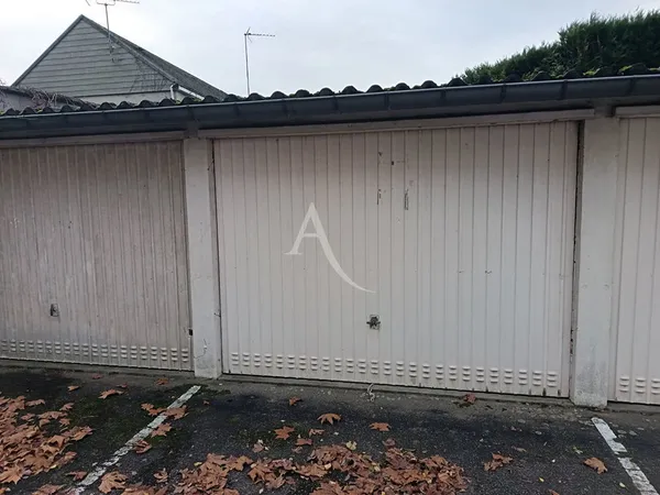 Parking / box Louviers 