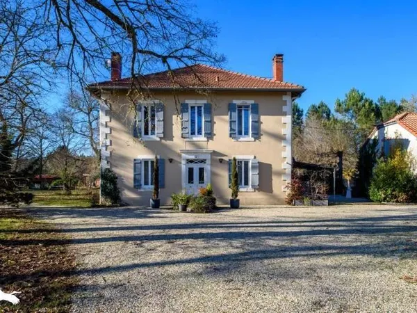 Maison 8 pièces 312 m² 