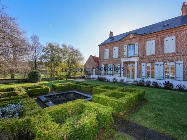Maison 8 pièces 250 m² 