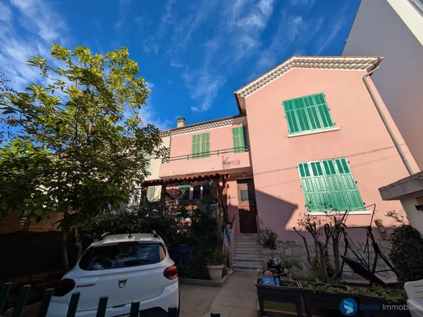TOULON ST ROCH - MAISON DIVISEE EN 2 APPARTEMENTS 180 M2 AVE 