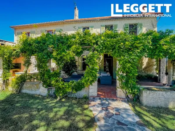 Le Luc en Provence, Belle bastide de 5 chambres, 8 pièces, piscine, garage, puits sur un terrain de 