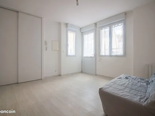 Studio 1 pièce 24 m² 