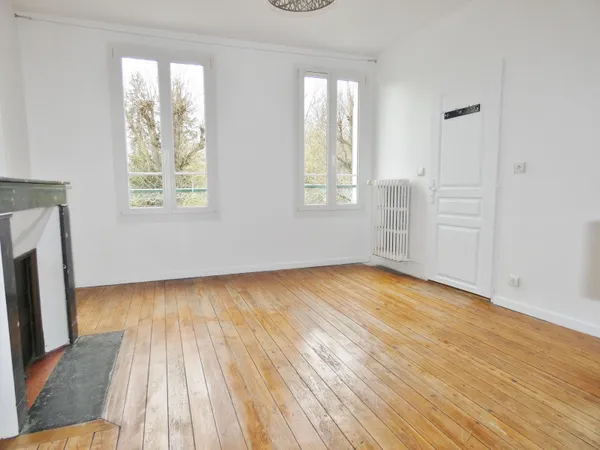 Maison de ville 104 m2 proche gare et commerces.... 