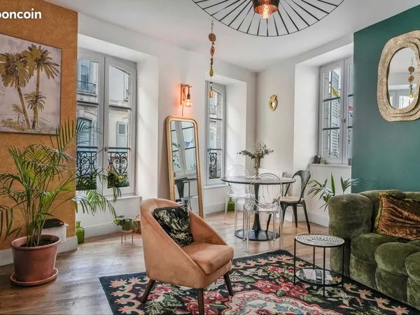 Appartement en étage élevé dans immeuble de caractère avec ascenseur dans le centre historique 