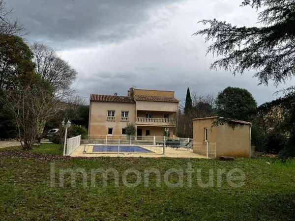 Villa 2 pièces 251 m² 