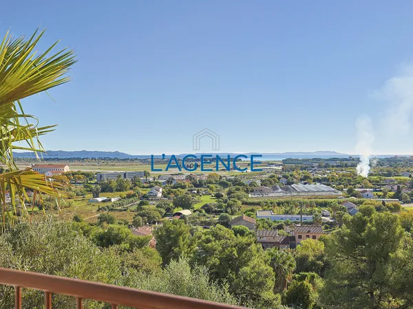 Villa contemporaine de 221 m2 avec vue mer, au calme, sur un 