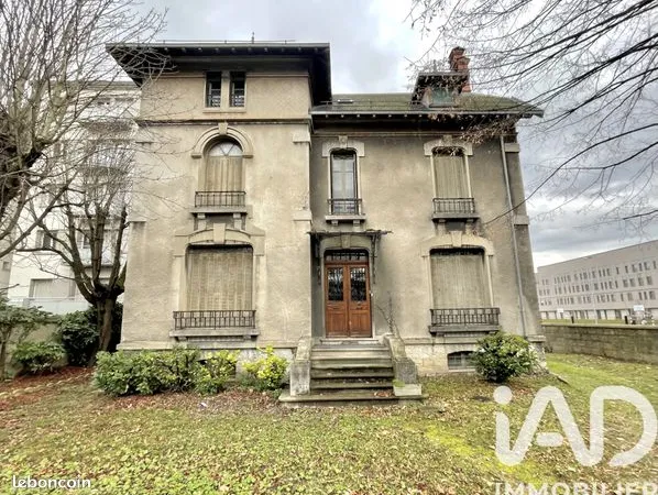 Maison 14 pièces 241 m² 