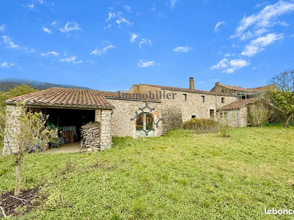 Propriété 8 pièces 220 m² 