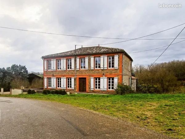 Maison 240m2 sur 2,3ha avec hangar et dépendance 