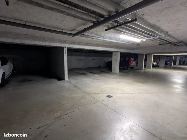 Location garage quartier Beaulieu Hôtel de région
