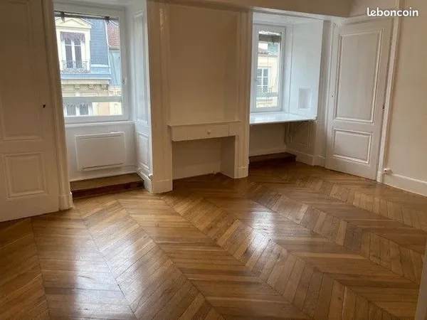 Studio 1 pièce 30 m² 