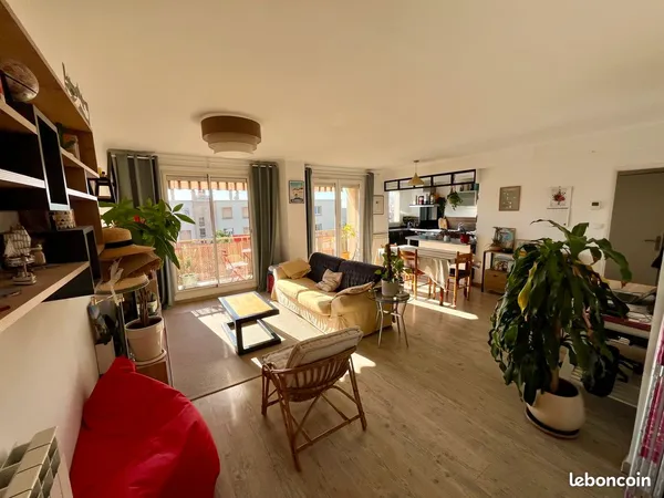 Appartement T3 meublé 77 m2 avec balcon - Dernier étage - secteur Beaumont (12e) 