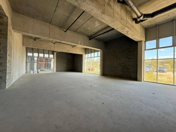 Local d'activité 1547 m² 