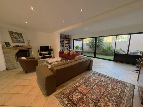 Saint-Malo, Rocabey, Maison de ville 166 m². Cour et Jardin. Garage avec grenier. 