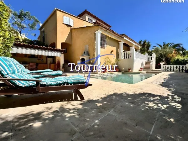 Villa 12 pièces 300 m² 