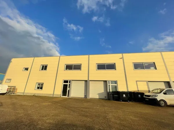 Local d'activité 270 m² 