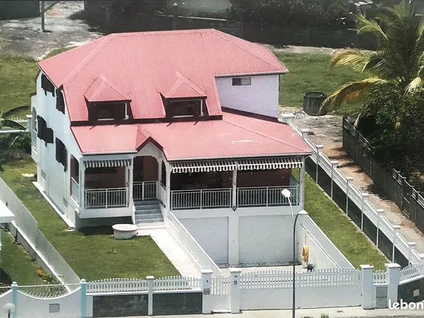 Villa dans quartier prisé - Les Abymes 