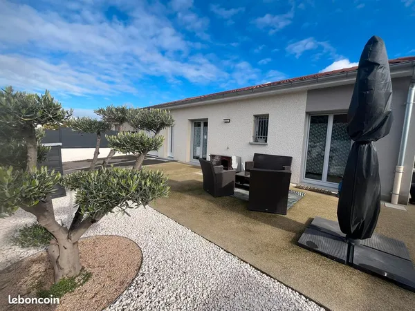 VILLA PLAIN PIED 3 CHAMBRES/UN GARAGE/ 378m2 de TERRAIN /LOYETTES 